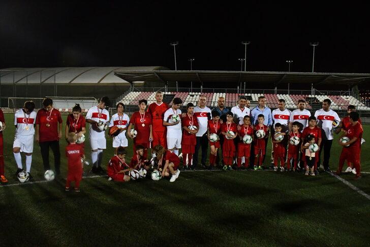 Kahramanmaraş'ta protokol üyeleri, şehit ve gazi çocuklarıyla futbol oynadı G4