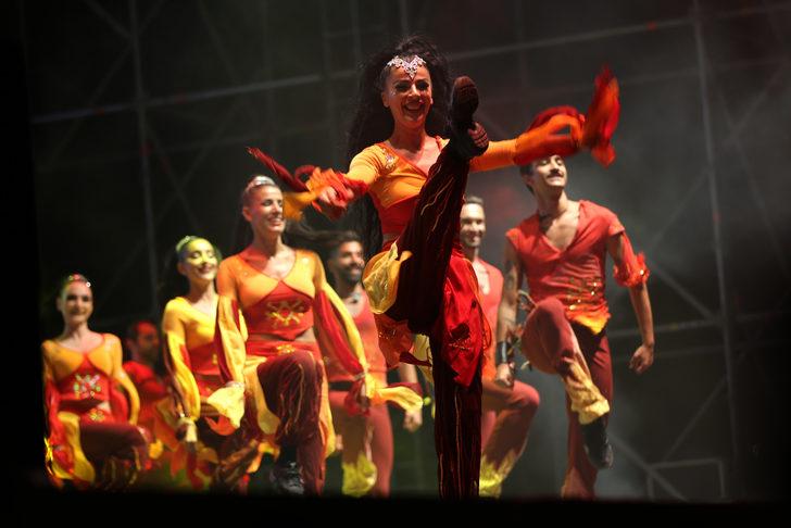 Kapadokya'daki "BALONFEST 2022"de dans gösterisi ve konser düzenlendi G2