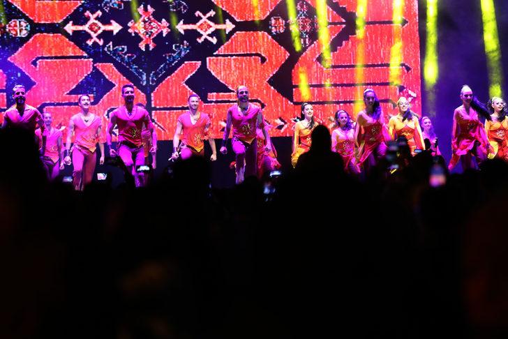 Kapadokya'daki "BALONFEST 2022"de dans gösterisi ve konser düzenlendi G3