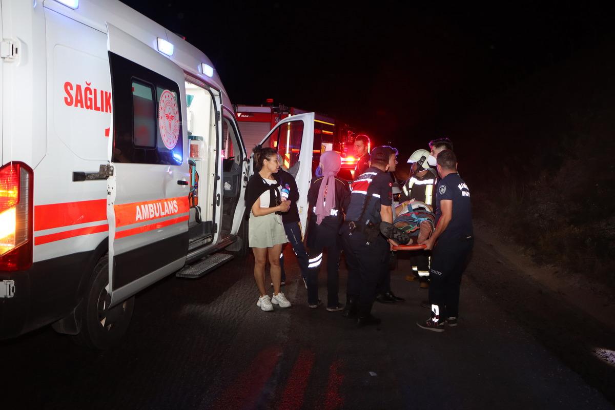 Manisa&rsquo;da 3 aracın karıştığı trafik kazasında 4 kişi yaralandı