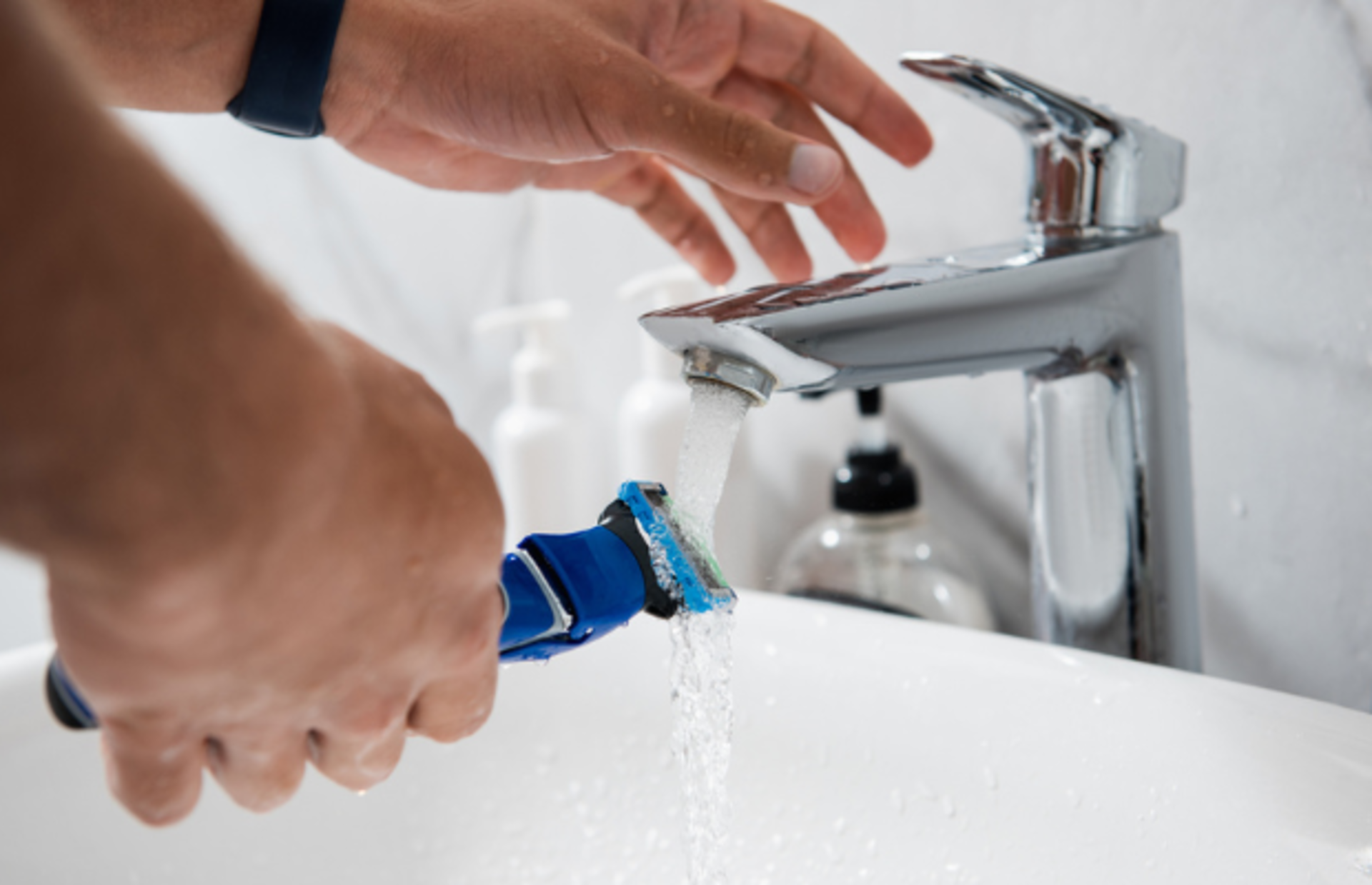 Tıraş bıçağı satın almaktan artık bıkanlar için ömürlük en iyi vücut tıraş makineleri