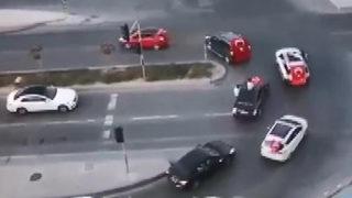 Şehrin ortasında skandal görüntüler! Yol kestiler, havaya ateş açtılar...