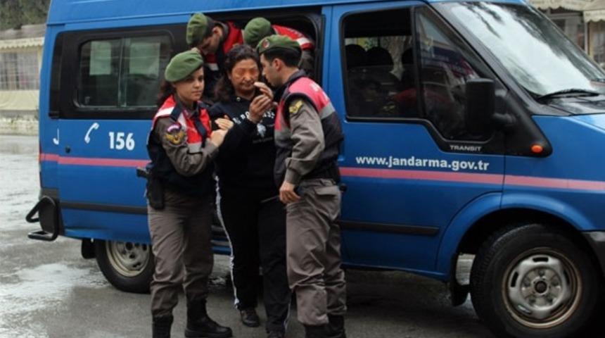 Kocasını sevgilisine öldürttü