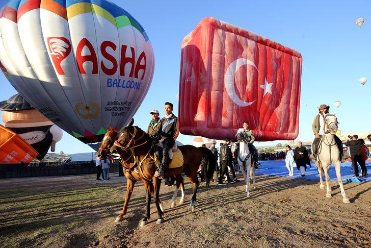 Kapadokya semaları figürlü balonlarla şenlendi G5