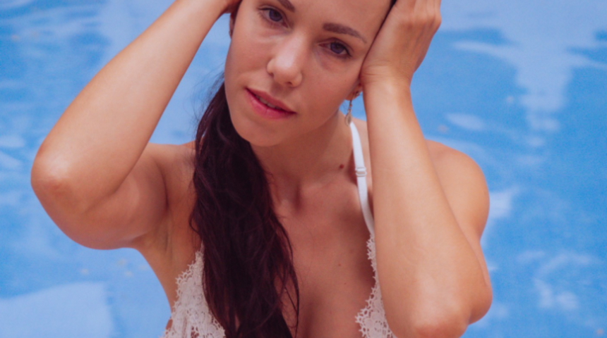 Sınırları zorlayınca müstehcen siteden bile yasaklandı! “Erkek arkadaşımı emzirdiğim için...”