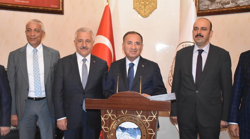 Adalet Bakanı Bozdağ, Kars Valiliğini ziyaret etti