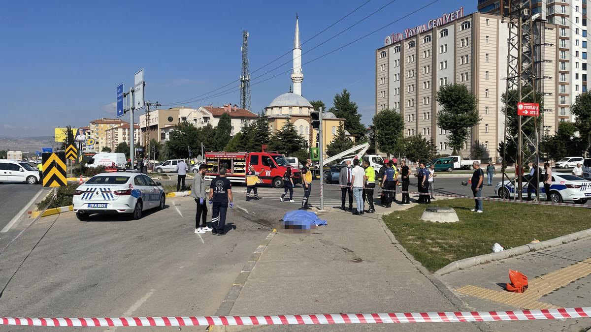 &Ccedil;orum'da freni patlayan vincin kaldırımda &ccedil;arptığı iki yaya hayatını kaybetti