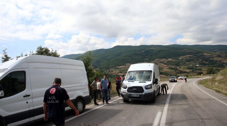 Tokat'ta kamyonet ile iki aracın çarpıştığı kazada bir kişi yaralandı