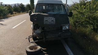 Afyonkarahisar'da minibüs ile tarım aracının çarpışması sonucu 5 kişi yaralandı