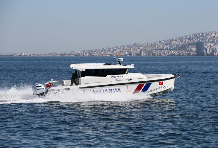 Milli imkanlarla üretilen 2 bot, İzmir'de jandarmaya teslim edildi G1