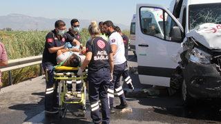 Aydın’da kamyonet ile minibüsün çarpışması sonucu 10 kişi yaralandı