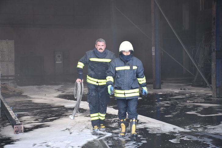 Sivas'ta fabrikanın deposunda çıkan yangında 4 işçi dumandan etkilendi G2