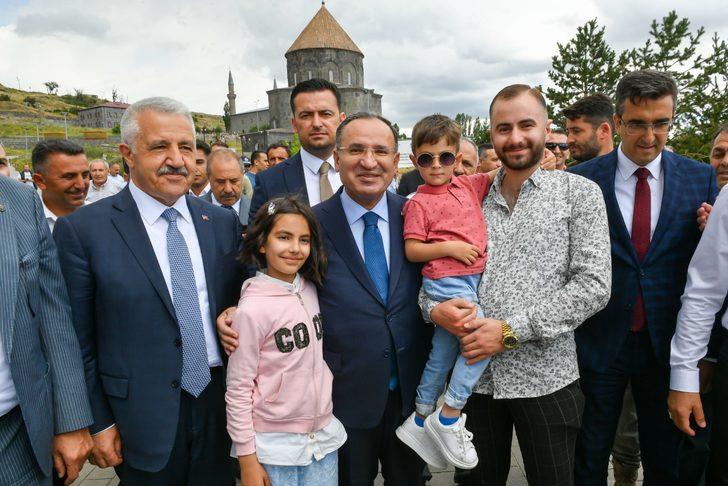 Adalet Bakanı Bozdağ, Kars'ta vatandaşlarla bir araya geldi G4