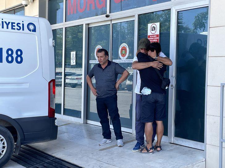 Antalya'da trafik kazasında hayatını kaybeden 3 kadının cenazeleri yakınlarına teslim edildi G1