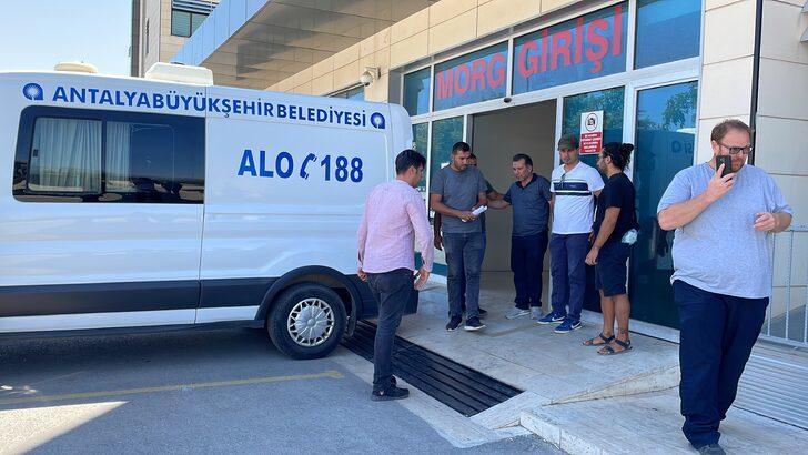 Antalya'da trafik kazasında hayatını kaybeden 3 kadının cenazeleri yakınlarına teslim edildi G2