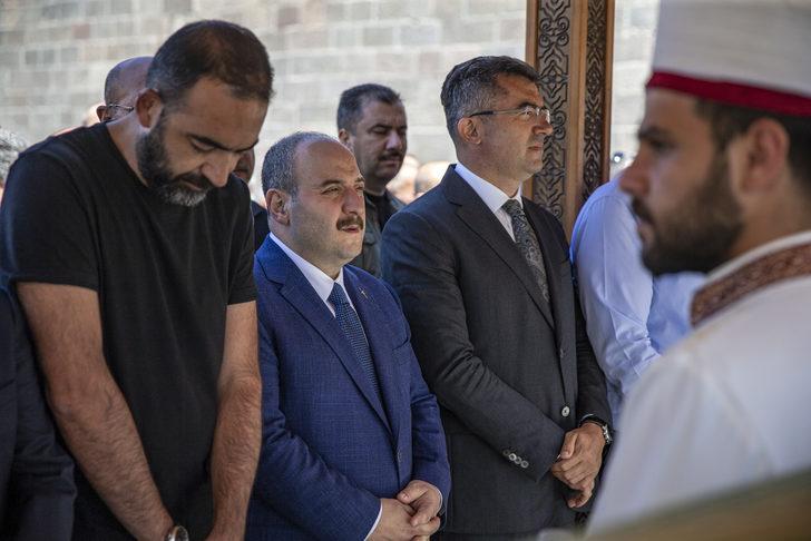 Eski Erzurum Büyükşehir Belediye Başkanı Uykusuz'un cenazesi defnedildi G2