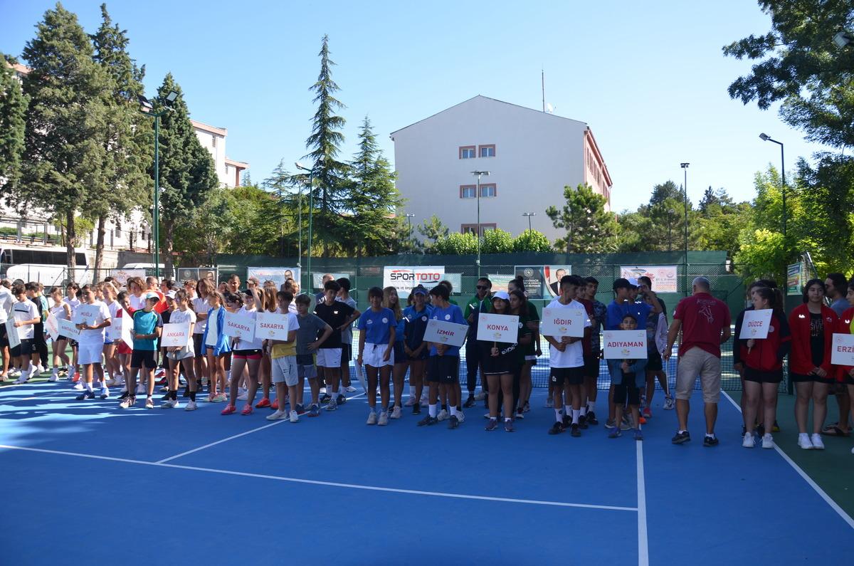 Anadolu Yıldızlar Ligi Tenis T&uuml;rkiye Finalleri, Manisa'da başladı
