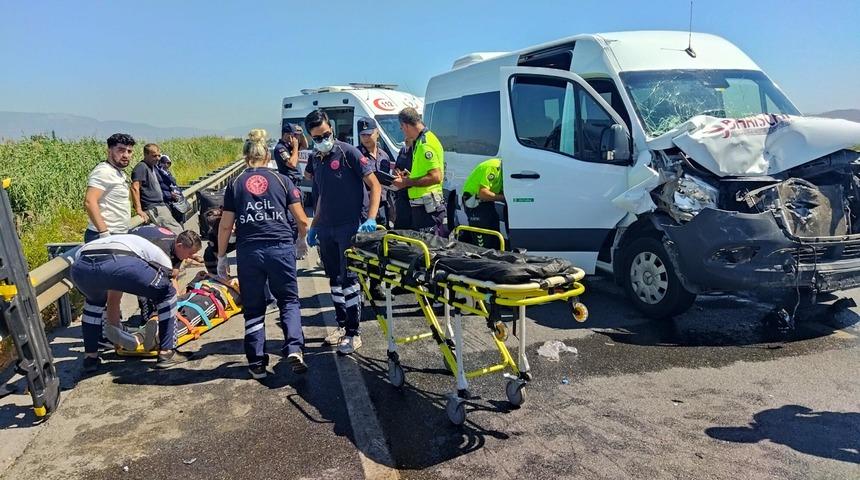 Aydın'da feci kaza! Yolcu minibüsü kamyonete çarptı: 10 yaralı