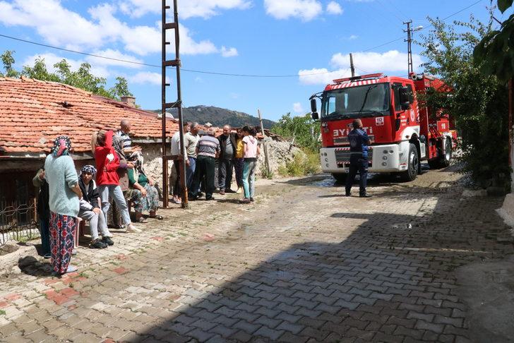 Yozgat'ta apartmanın çatısındaki yangın söndürüldü G1