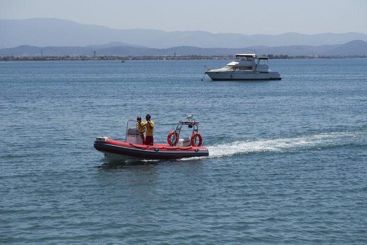 Balıkesir'de teknenin batması sonucu kaybolan 2 kişiyi arama çalışmaları sürüyor G2