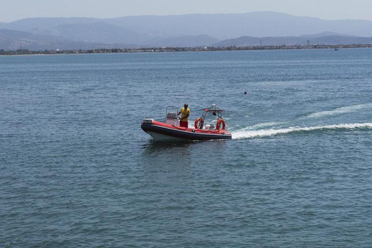 Balıkesir'de teknenin batması sonucu kaybolan 2 kişiyi arama çalışmaları sürüyor G3