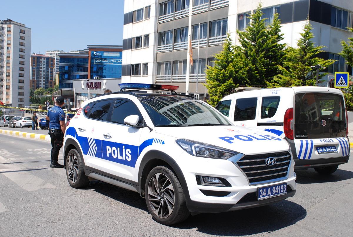 Pendik'te d&uuml;ğ&uuml;n salonuna silahla ateş edilmesine ilişkin 2 kişi yakalandı