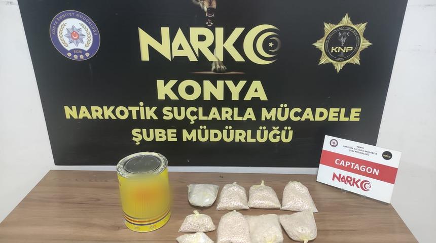 Konya'da uyuşturucu operasyonunda yakalanan 17 zanlıdan 8'i tutuklandı