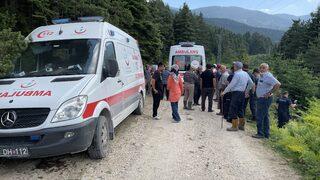 Bolu'da devrilen traktörün altında kalan anne ve oğlu yaralandı