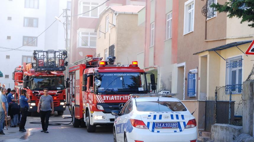 Kartal'da binada çıkan yangın söndürüldü
