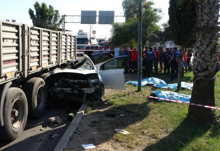 Mersin'de feci kaza! Seyir halindeki TIR'a arkadan çarpan araçta 3 kişi öldü 1 kişi yaralandı