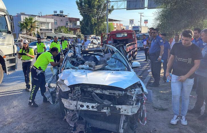 GÜNCELLEME - Mersin'de tıra çarpan otomobildeki 4 kişi öldü G2