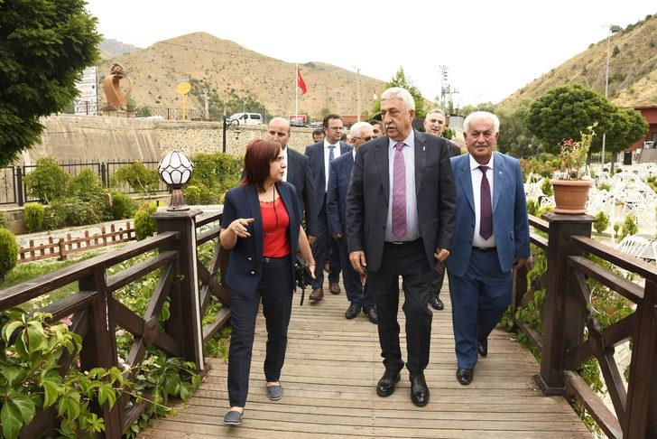 TESK Genel Başkanı Palandöken, Gümüşhane'de esnafı ziyaret etti G1