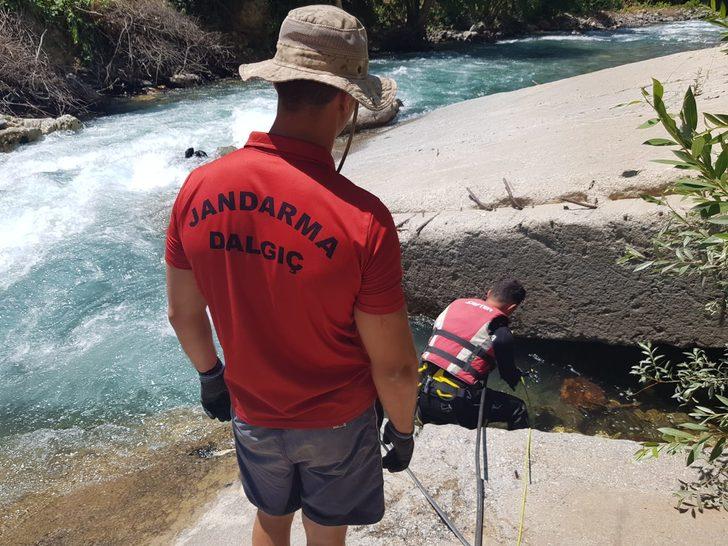 Müküs Çayı'na düşen hemşire su altı kamerasıyla aranıyor G4