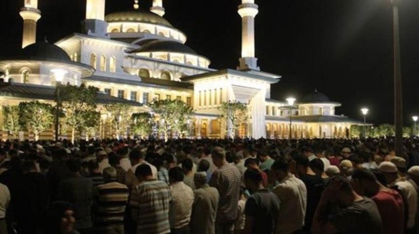 Kadir Gecesi'nde camiler doldu taştı