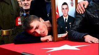 3 hafta önce şehit olan arkadaşını uğurlayan asker de şehit düştü