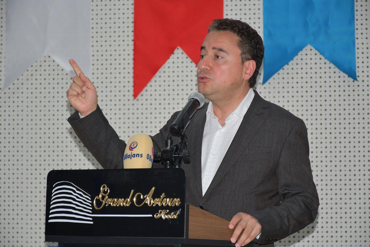 DEVA Partisi Genel Başkanı Babacan, Artvin'de STK temsilcileri ve gazetecilerle buluştu