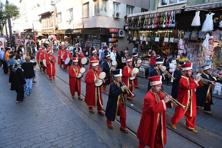 Bursa'da 5. Türk Dünyası Ata Sporları Şenliği kortej yürüyüşüyle başladı G4