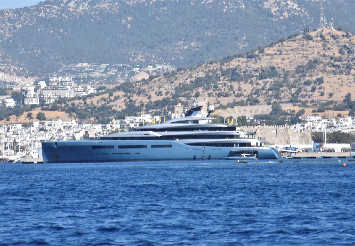 Mega yatlar Bodrum'da yakıt ikmali  yaptı