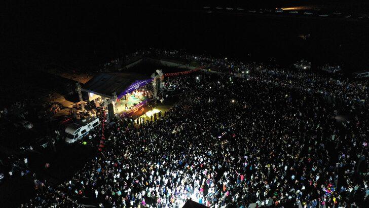 Şarkıcı Kıraç, Kahramanmaraş'ta lavanta hasadına katıldı G4