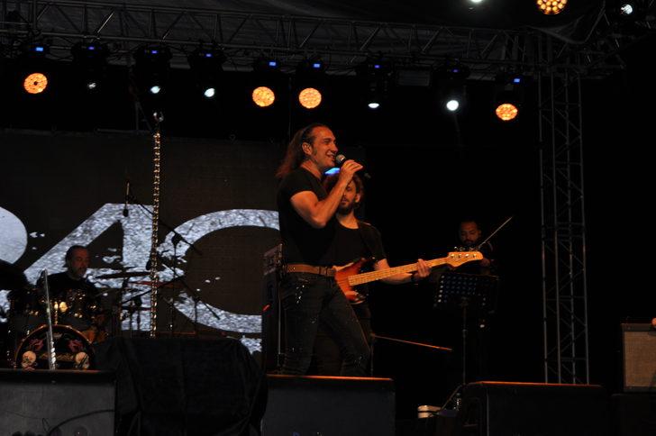 Şarkıcı Kıraç, Kahramanmaraş'ta lavanta hasadına katıldı G5