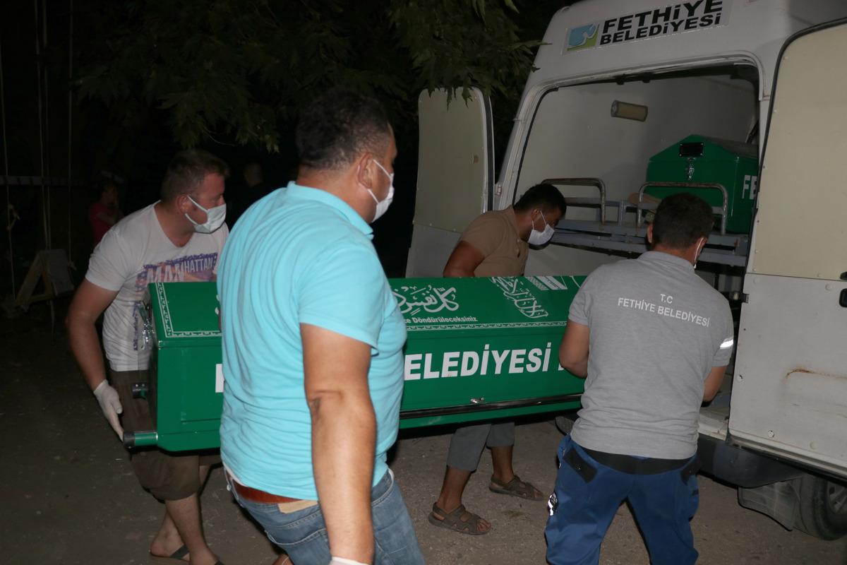 Muğla&rsquo;da bir kadını evinde &ouml;ld&uuml;ren kişi, aynı silahla intihar etti