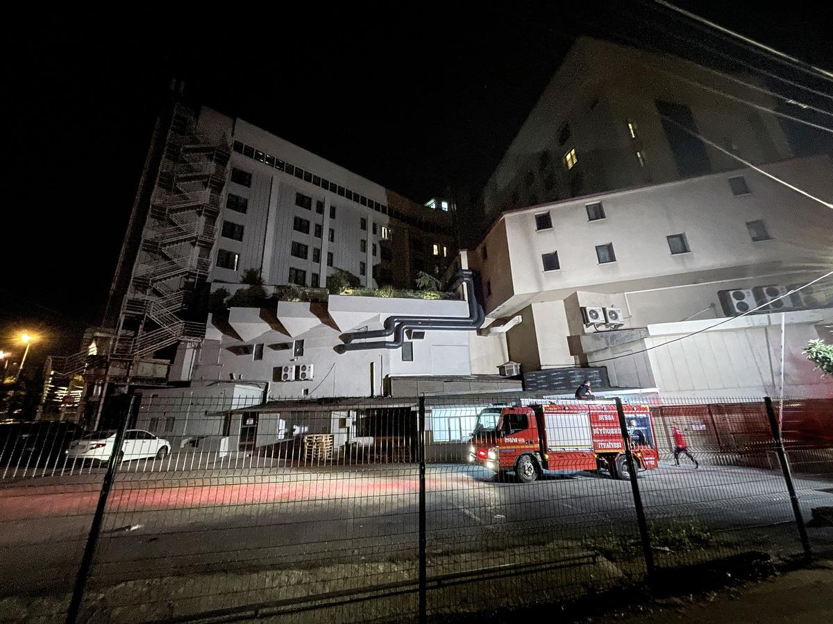 Bursa'da otelin yemekhanesinde &ccedil;ıkan yangın s&ouml;nd&uuml;r&uuml;ld&uuml;