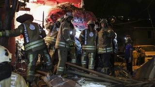 Sarıyer’de kamyon gecekondunun üzerine düştü, 4 kişi yaralandı