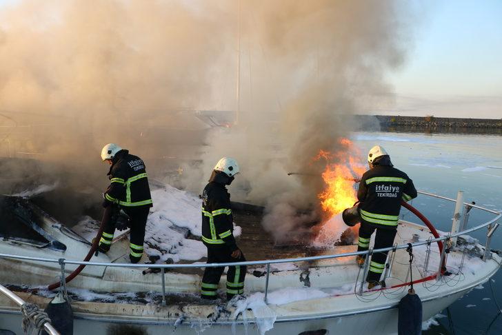 Tekirdağ'da Yat Limanı'nda çıkan yangında bir tekne kullanılamaz hale geldi G1