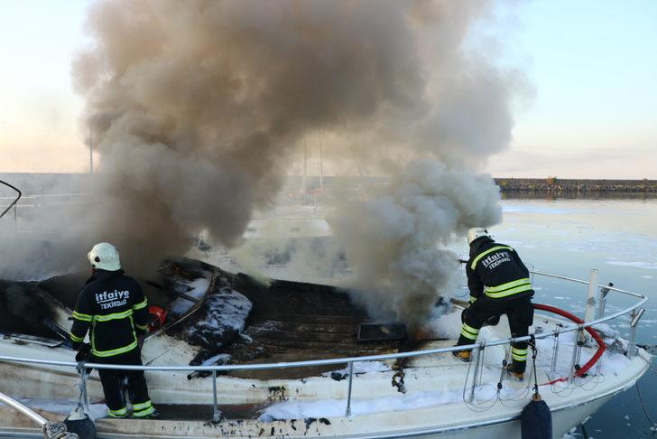 Tekirdağ'da Yat Limanı'nda çıkan yangında bir tekne kullanılamaz hale geldi G4