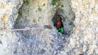 Mersin'de obruğa düşen keçiyi itfaiye kurtardı