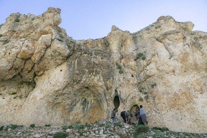Mersin'de obruğa düşen keçiyi itfaiye kurtardı G3