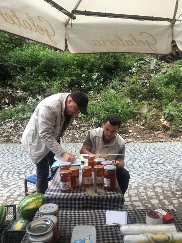 Trabzon'da turizm bölgelerinde bal satışı yapan işletmeler denetlendi