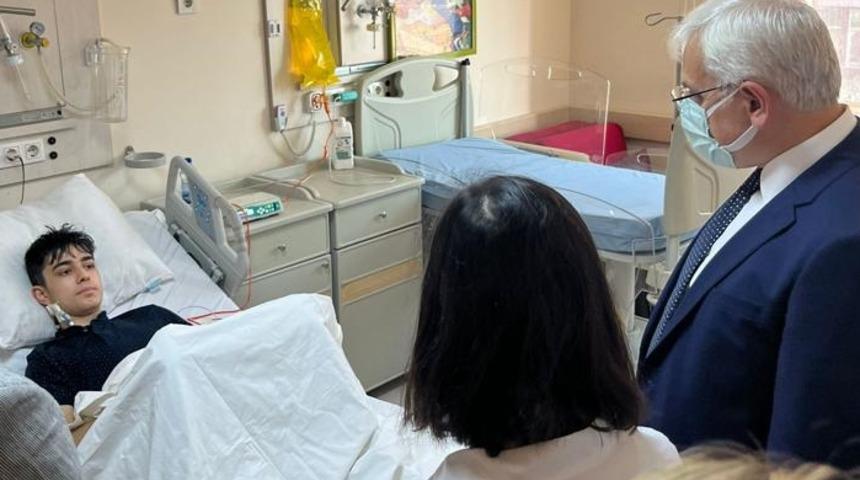 Bolu Valisi Kılıç, içme suyundan etkilenen hastaları Ankara'da ziyaret etti