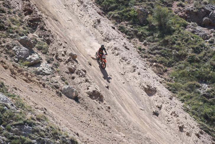 Enduro tutkunları Sivas'ta düzenlenen festivalde bir araya geldi G2
